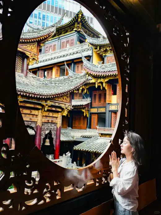CP006 — 罗汉寺雕花窗框景