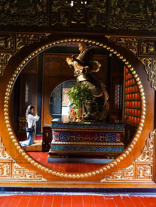 CP007 — 罗汉寺圆门殿内框景